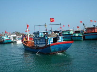 Hỗ trợ tổ hợp tác xa bờ