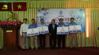 Tân Thanh Container: Tổ chức tổng kết cuối năm và tôn vinh những tập thể, cá nhân có thành tích xuất sắc