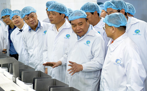 Thủ tướng thăm doanh nghiệp đứng đầu về xuất khẩu tôm