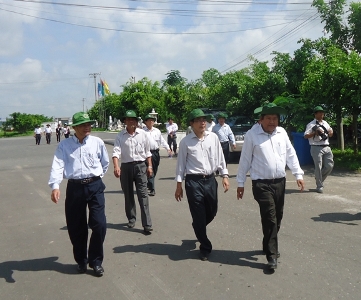 MARD Minister visited Hungca Co’s plant and fish farm