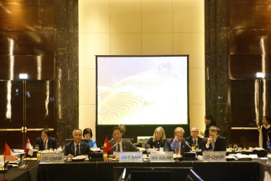 Ministers discuss TPP on sidelines of APEC meeting