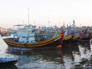 Controlling raw fish imported from fishing vessels to process and export to EU